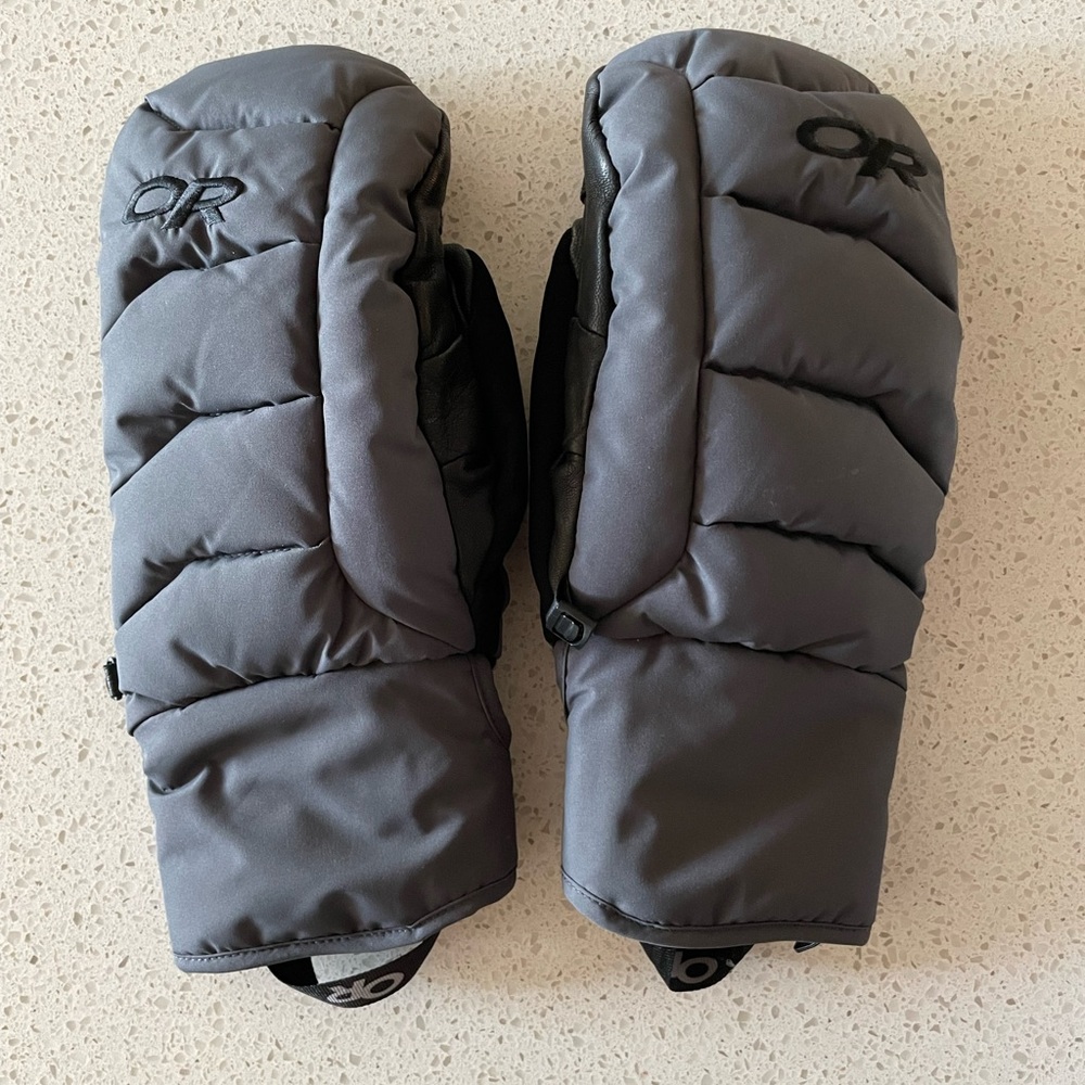 Outdoor Research Stormbound Sensor Mitten, unisex size Large, like new!